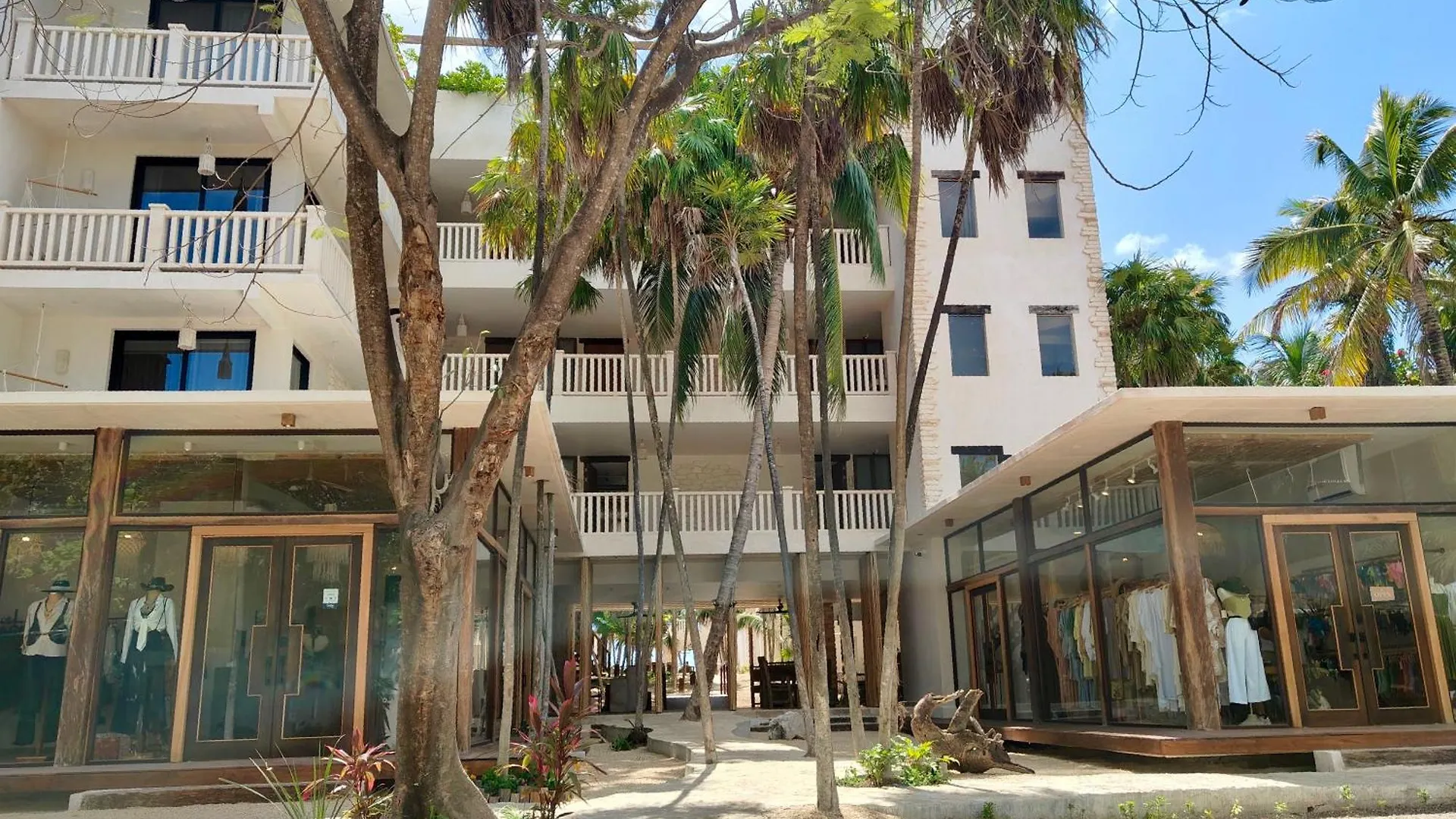 ***  Azucar Hotel Tulum México